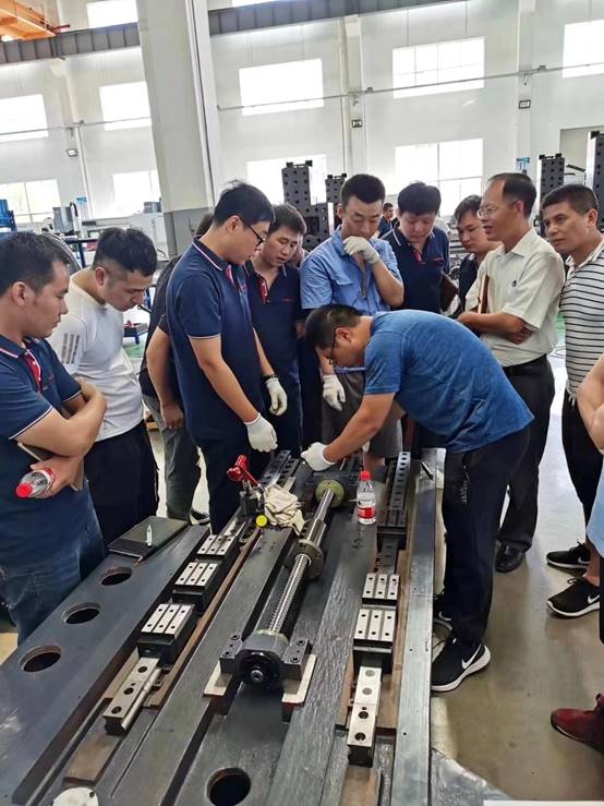 數(shù)控雕銑機(jī),模具雕銑機(jī),立式加工中心,石墨雕銑機(jī)-凱博數(shù)控 數(shù)控雕銑機(jī),模具雕銑機(jī),立式加工中心,石墨雕銑機(jī)-凱博數(shù)控